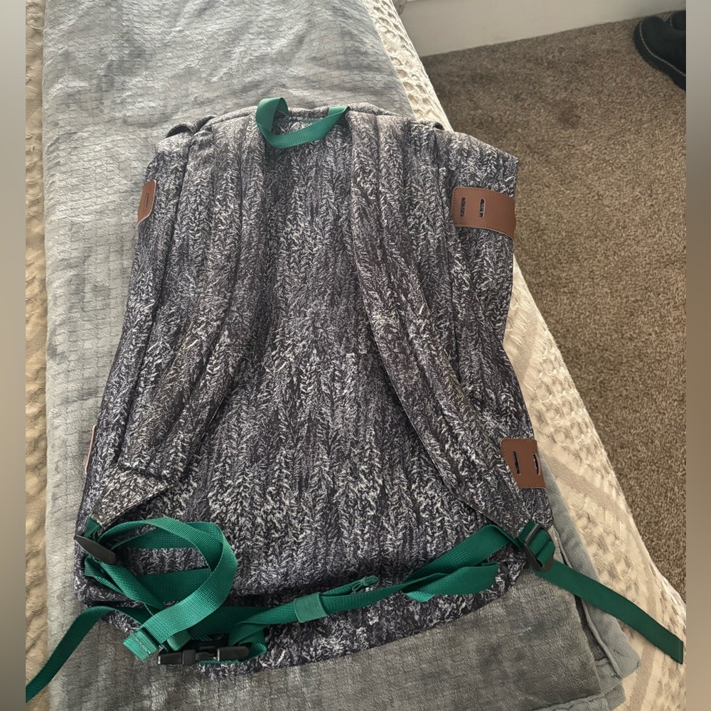 Patagonia Gray Knit Backpack with Green Straps - Picture 2 of 2